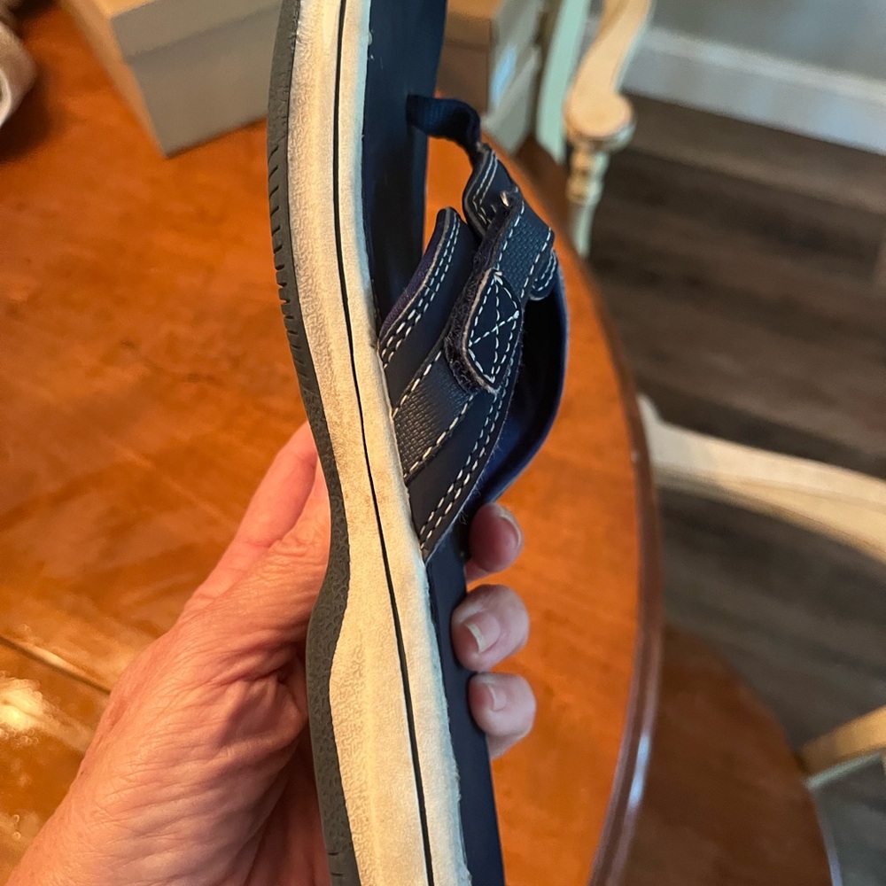 Great deal 2pairs of Clarks cloudstepper sandals Tan pr and a Navy pr size 10 - Picture 7 of 11